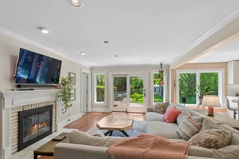 828 Woodleigh Avenue Highland Park IL 60035