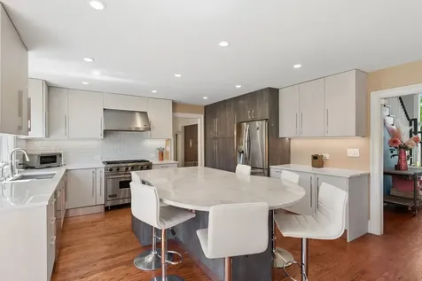 828 Woodleigh Avenue Highland Park IL 60035