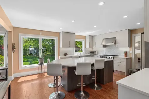 828 Woodleigh Avenue Highland Park IL 60035