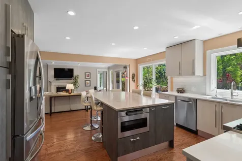 828 Woodleigh Avenue Highland Park IL 60035