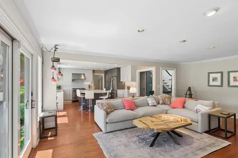 828 Woodleigh Avenue Highland Park IL 60035