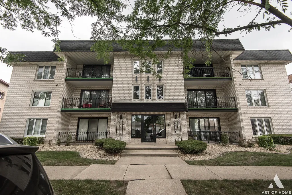10910 South Kilpatrick Avenue Oak Lawn IL 60453