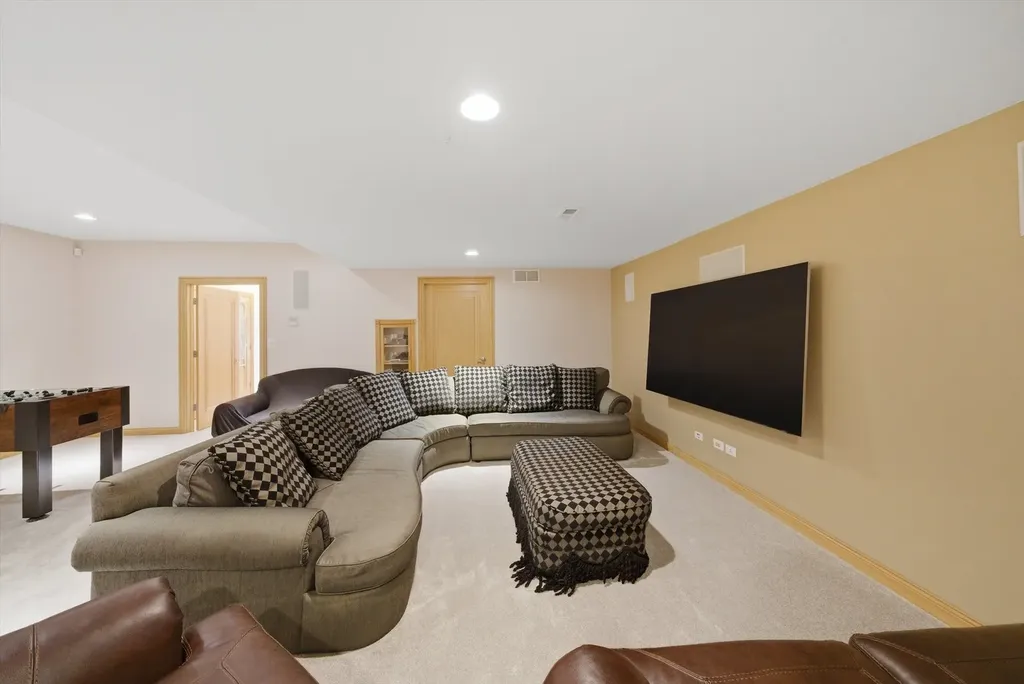 651 Anne Lane Bolingbrook IL 60440