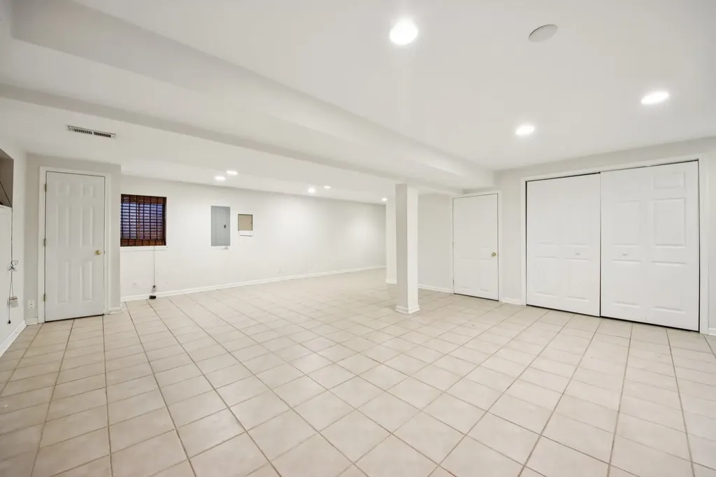 6 Kingsbrooke Court Bolingbrook IL 60440