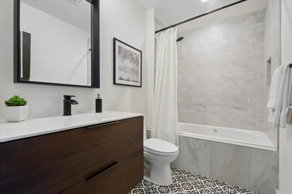 2150 West North Avenue Chicago IL 60647
