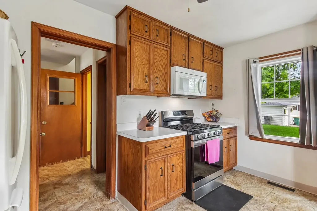 924 Grandview Avenue Lockport IL 60441