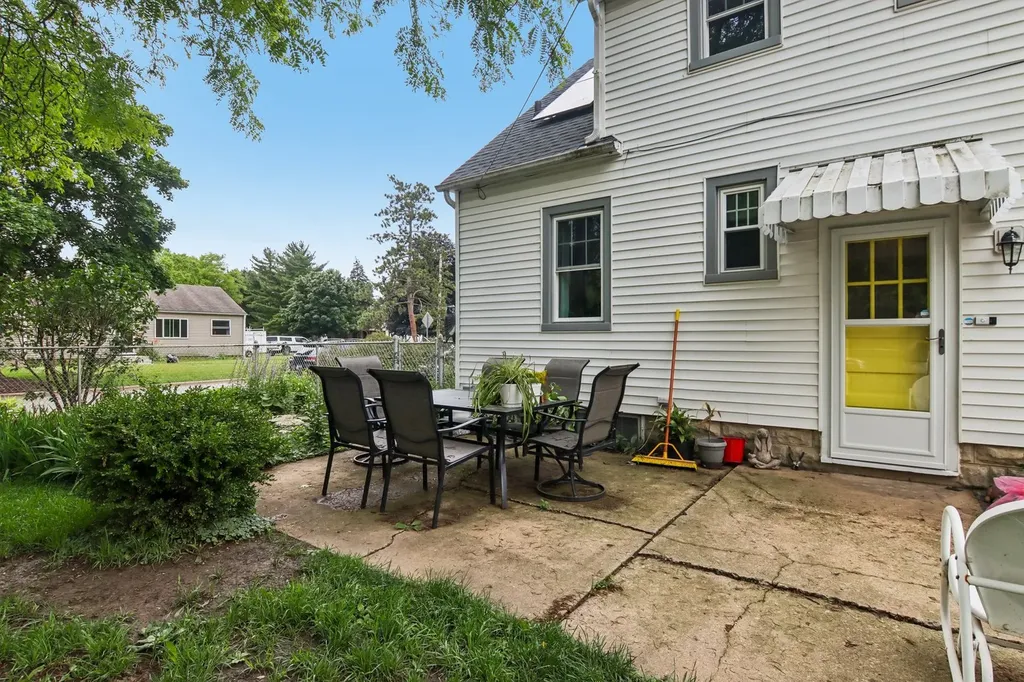 924 Grandview Avenue Lockport IL 60441