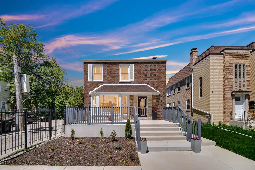 2744 West Catalpa Avenue Chicago IL 60625