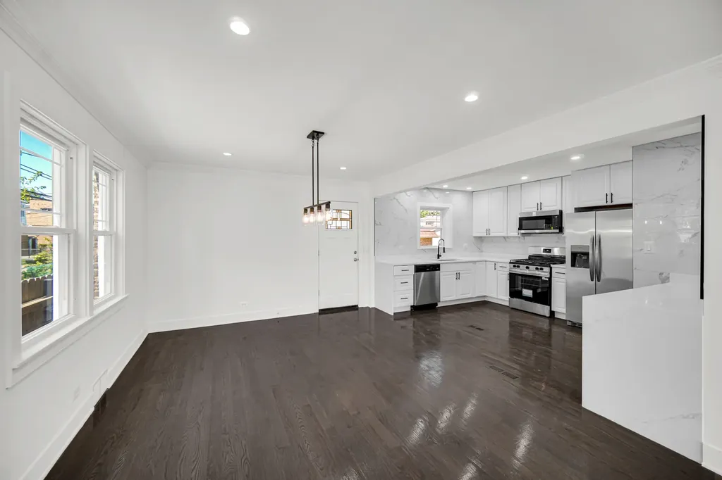 2744 West Catalpa Avenue Chicago IL 60625