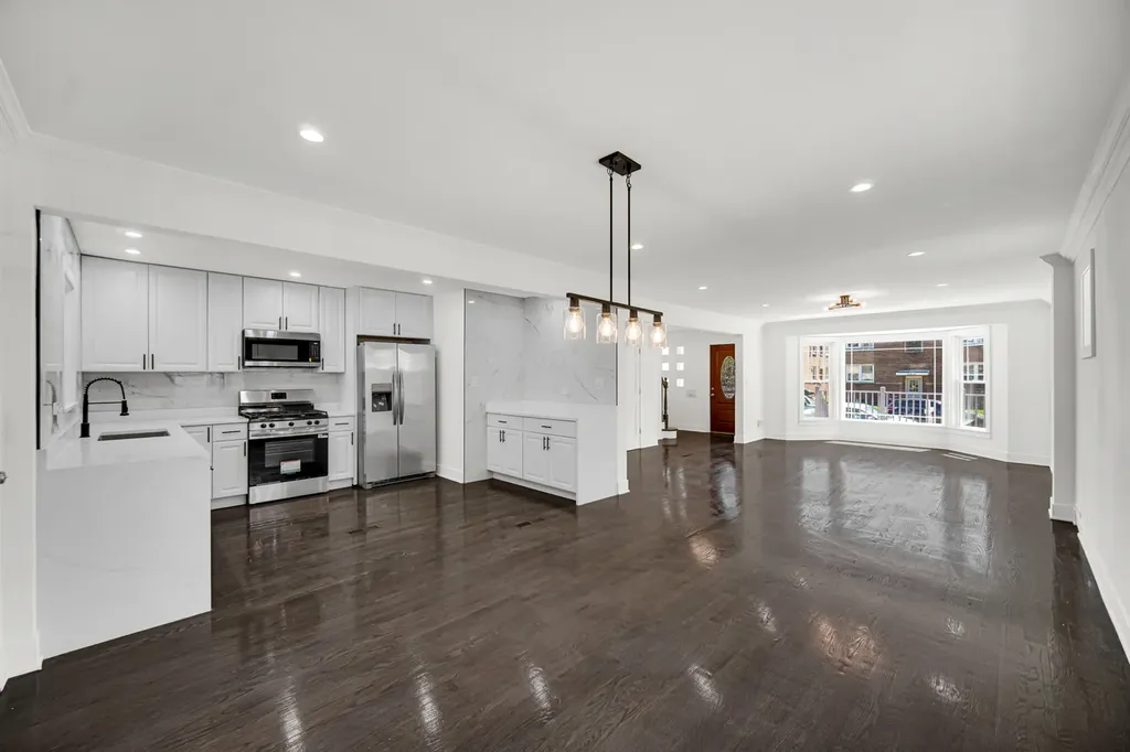 2744 West Catalpa Avenue Chicago IL 60625