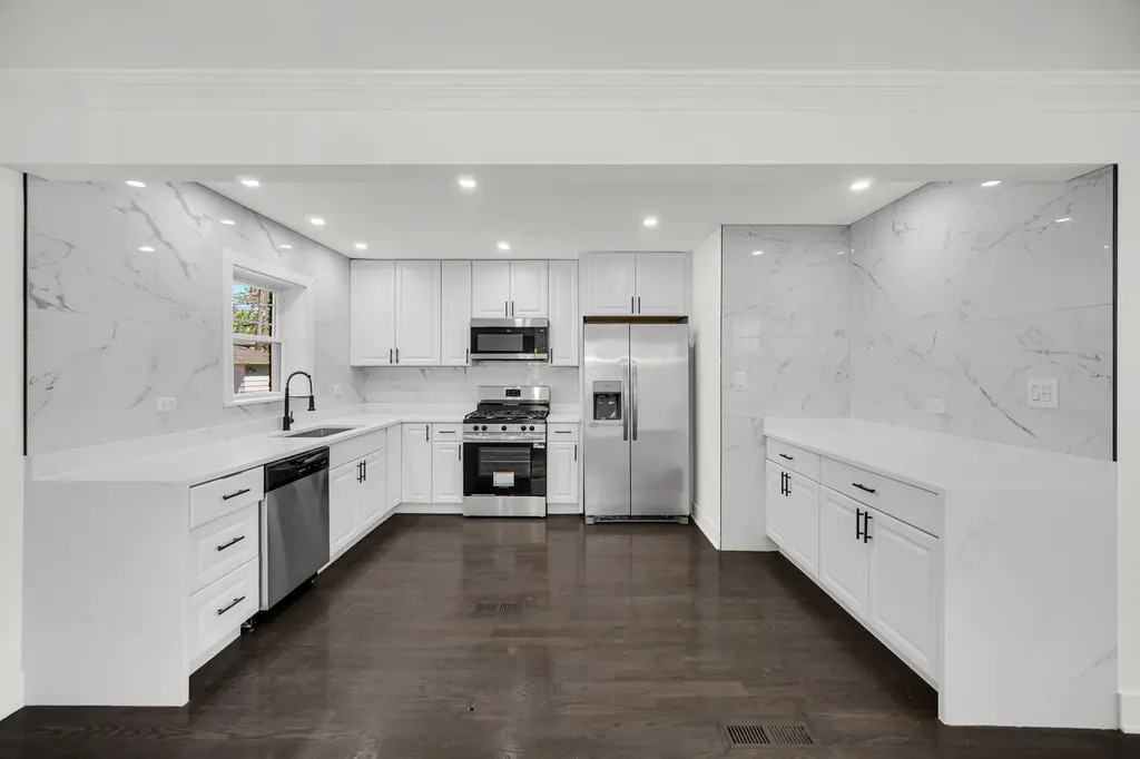 2744 West Catalpa Avenue Chicago IL 60625