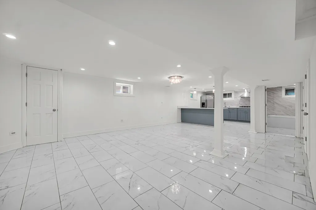 2744 West Catalpa Avenue Chicago IL 60625