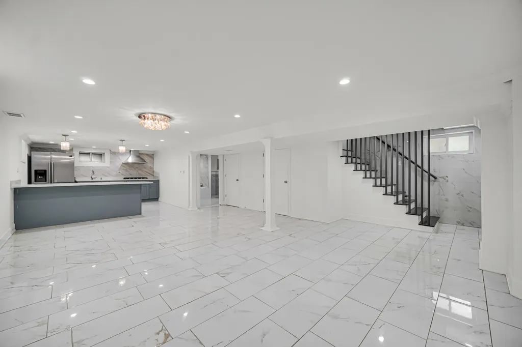 2744 West Catalpa Avenue Chicago IL 60625