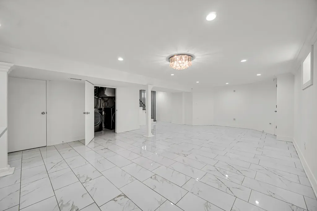 2744 West Catalpa Avenue Chicago IL 60625