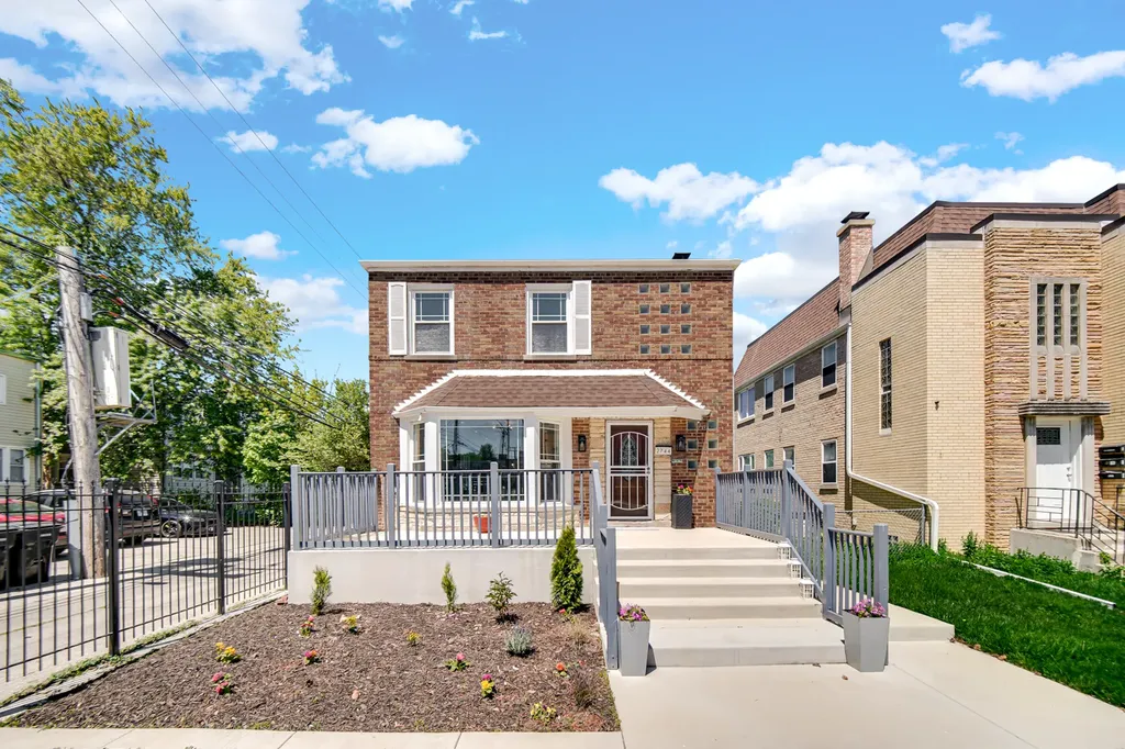 2744 West Catalpa Avenue Chicago IL 60625