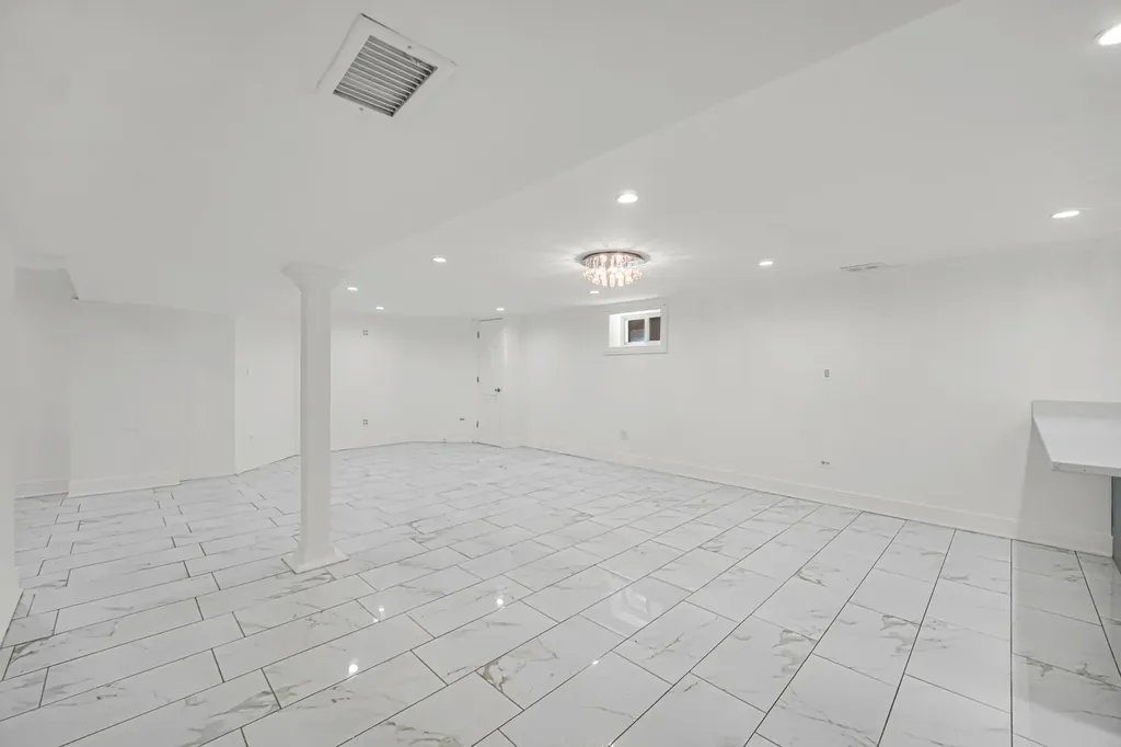 2744 West Catalpa Avenue Chicago IL 60625