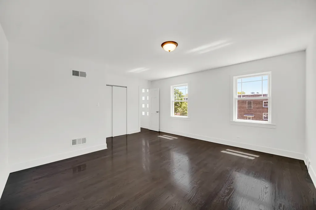 2744 West Catalpa Avenue Chicago IL 60625
