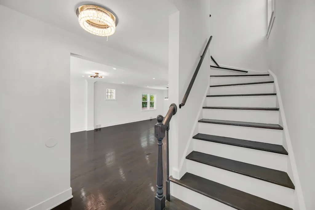 2744 West Catalpa Avenue Chicago IL 60625
