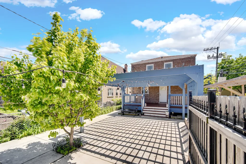 2744 West Catalpa Avenue Chicago IL 60625