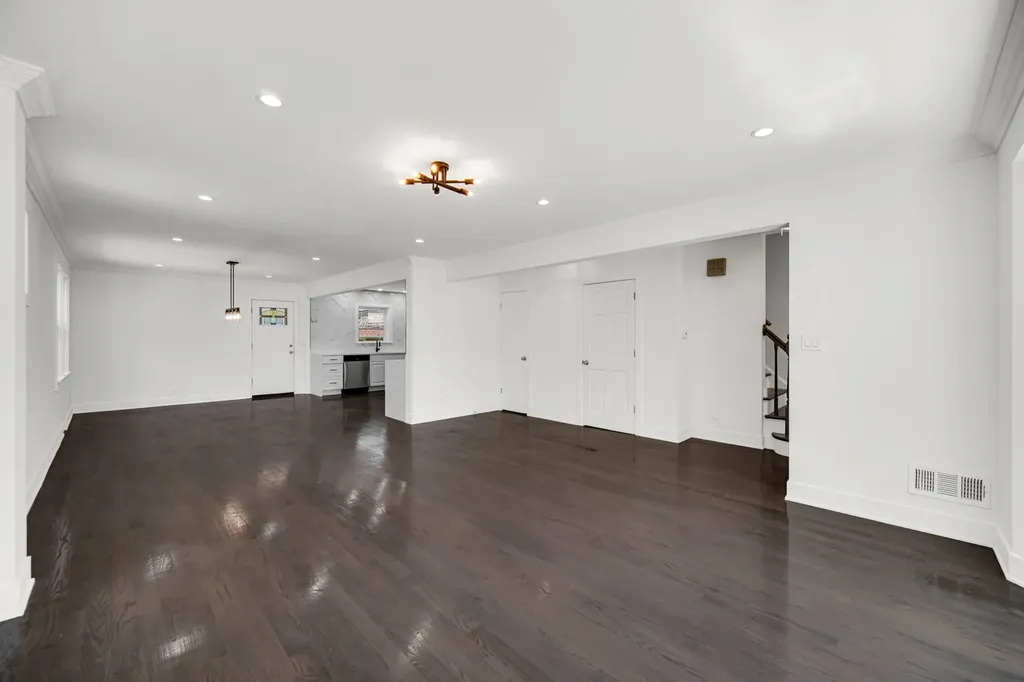 2744 West Catalpa Avenue Chicago IL 60625