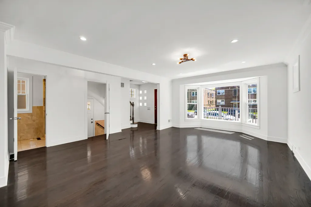 2744 West Catalpa Avenue Chicago IL 60625