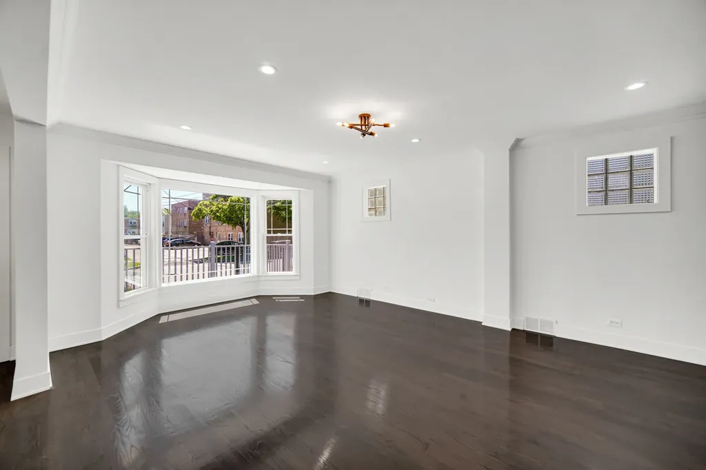 2744 West Catalpa Avenue Chicago IL 60625