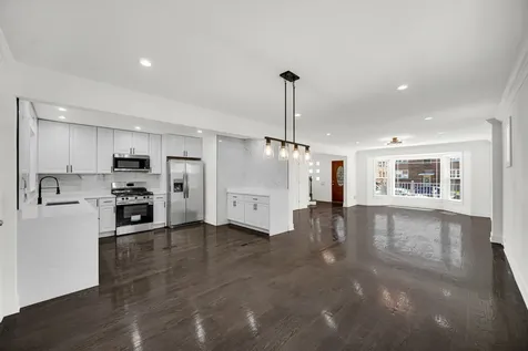 2744 West Catalpa Avenue Chicago IL 60625