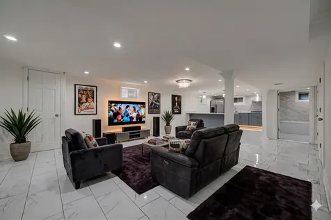 2744 West Catalpa Avenue Chicago IL 60625