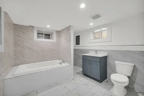2744 West Catalpa Avenue Chicago IL 60625