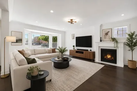 2744 West Catalpa Avenue Chicago IL 60625