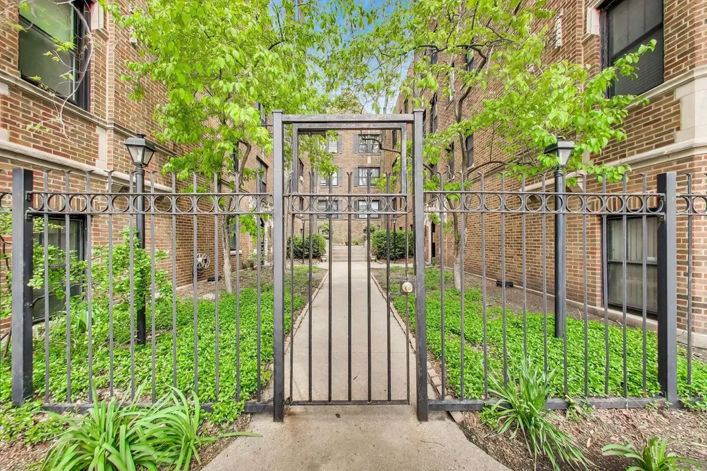 1106 West Montana Street Chicago IL 60614