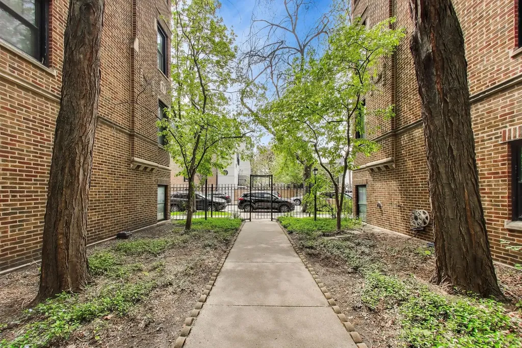 1106 West Montana Street Chicago IL 60614