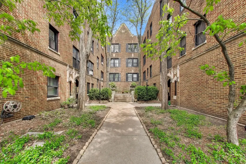 1106 West Montana Street Chicago IL 60614