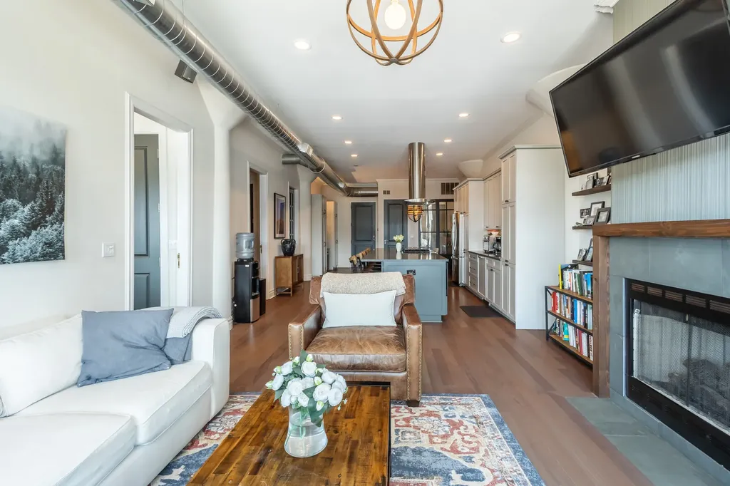 1152 West Fulton Street Chicago IL 60607