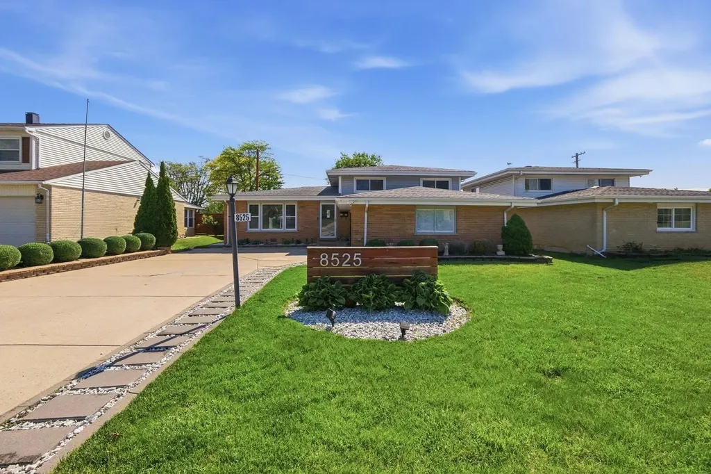 8525 Blue Ridge Avenue Hickory Hills IL 60457