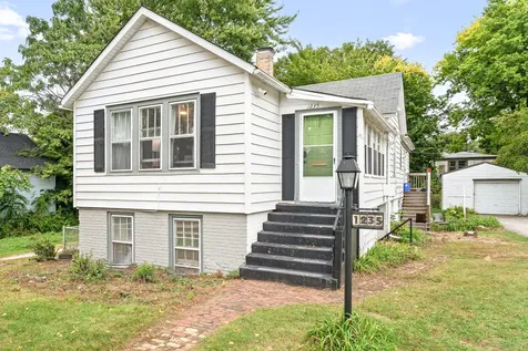 1235 Leon Place Evanston IL 60201