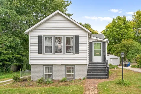 1235 Leon Place Evanston IL 60201