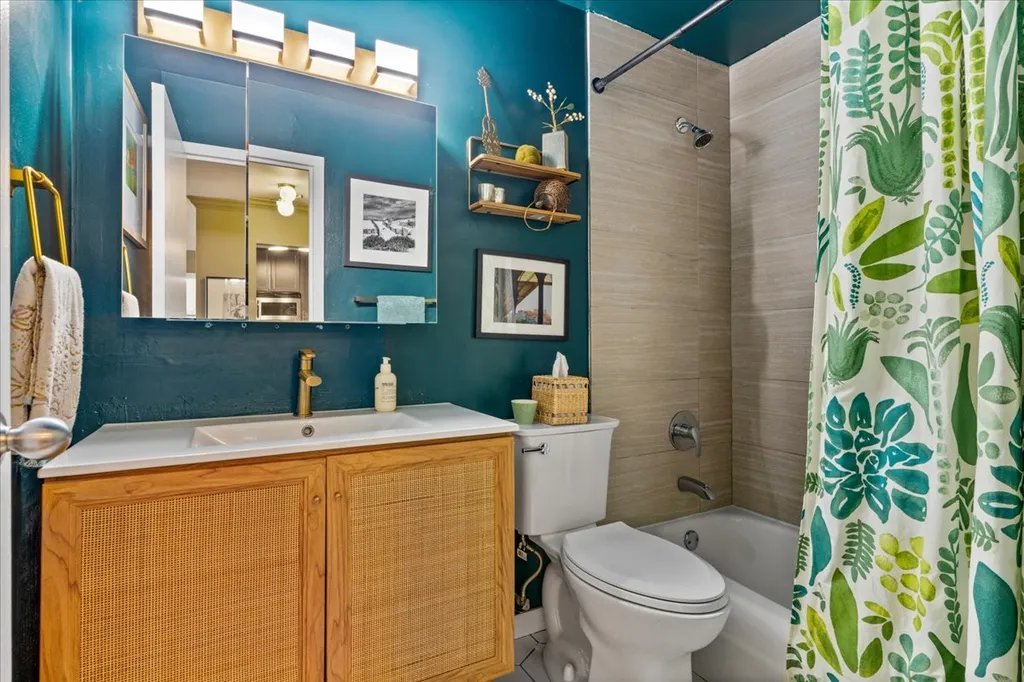 525 West Hawthorne Place Chicago IL 60657