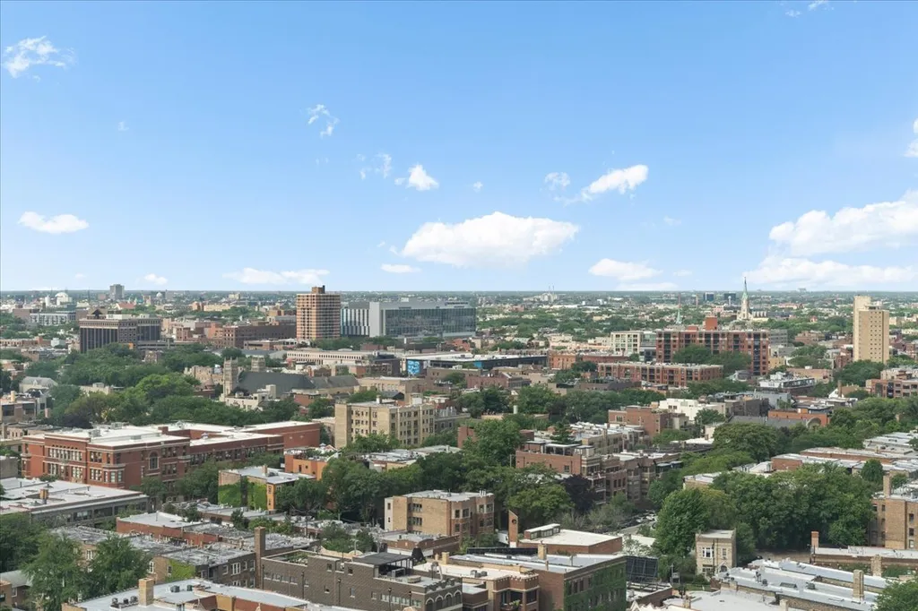 525 West Hawthorne Place Chicago IL 60657