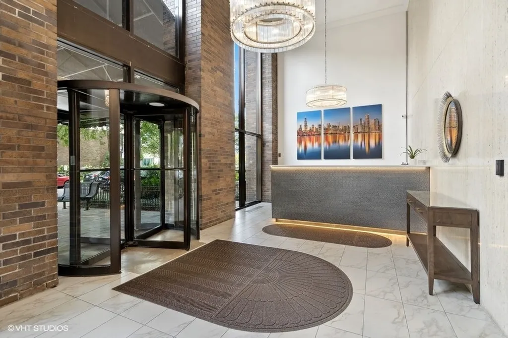525 West Hawthorne Place Chicago IL 60657