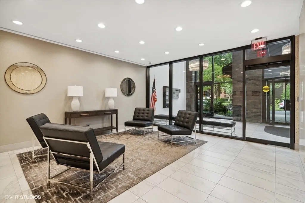 525 West Hawthorne Place Chicago IL 60657