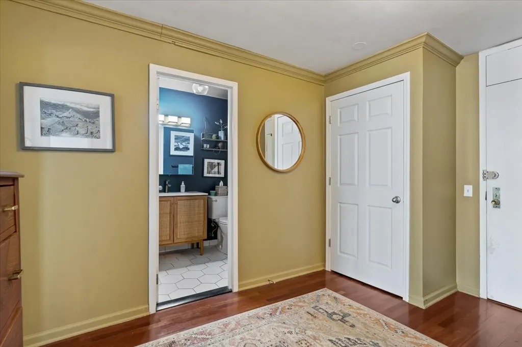 525 West Hawthorne Place Chicago IL 60657