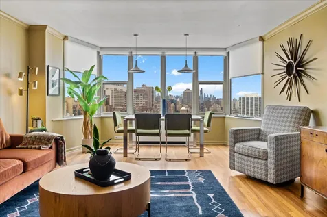 525 West Hawthorne Place Chicago IL 60657