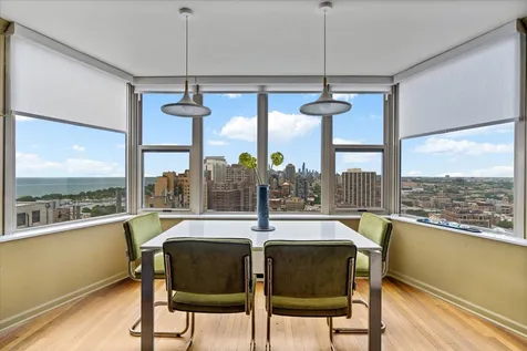 525 West Hawthorne Place Chicago IL 60657
