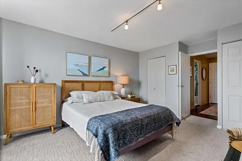 525 West Hawthorne Place Chicago IL 60657