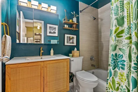525 West Hawthorne Place Chicago IL 60657