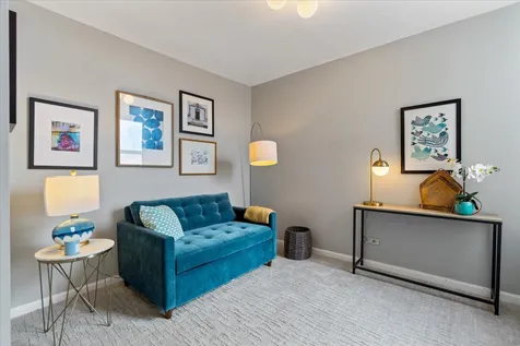 525 West Hawthorne Place Chicago IL 60657