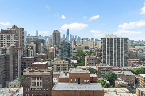 525 West Hawthorne Place Chicago IL 60657