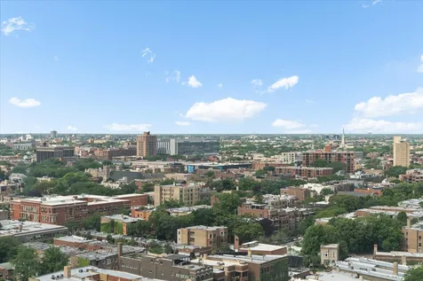 525 West Hawthorne Place Chicago IL 60657