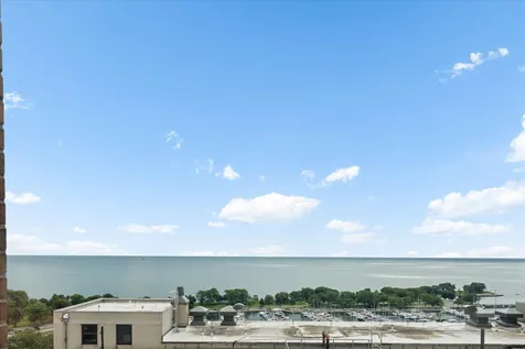 525 West Hawthorne Place Chicago IL 60657